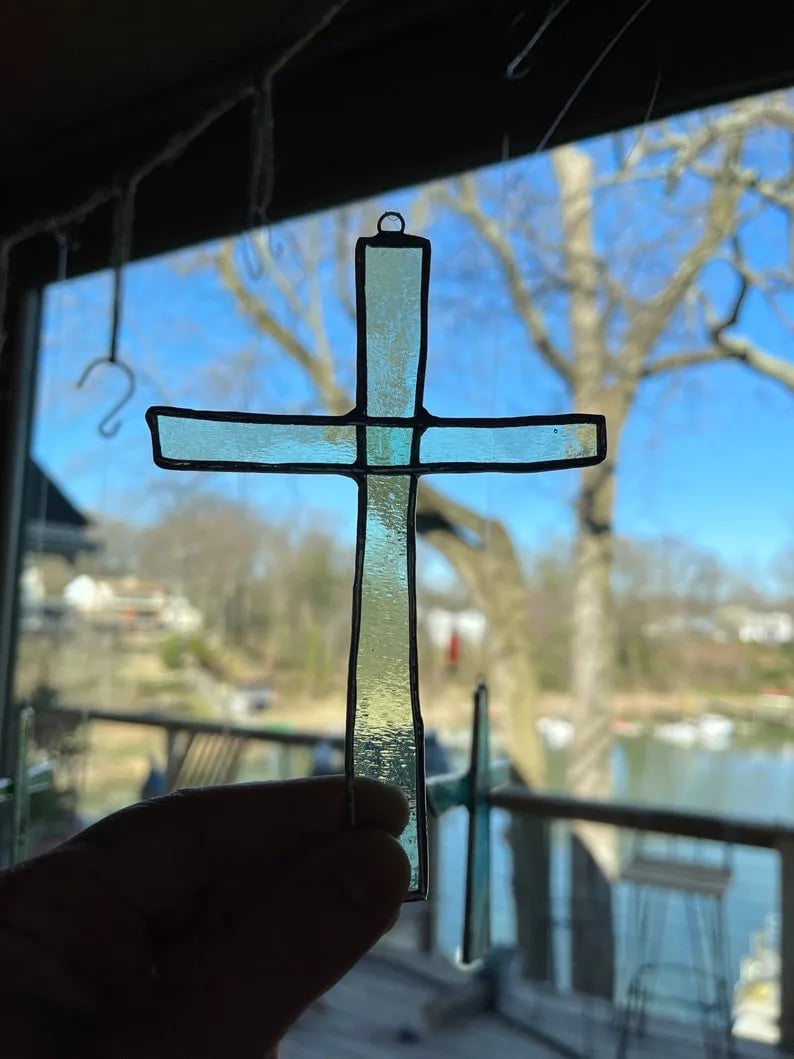 ✨Cross Suncatcher – Let God's Light Shine Through Your Home with Beautiful Rainbow Blessings!🌈