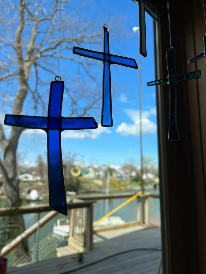 ✨Cross Suncatcher – Let God's Light Shine Through Your Home with Beautiful Rainbow Blessings!🌈